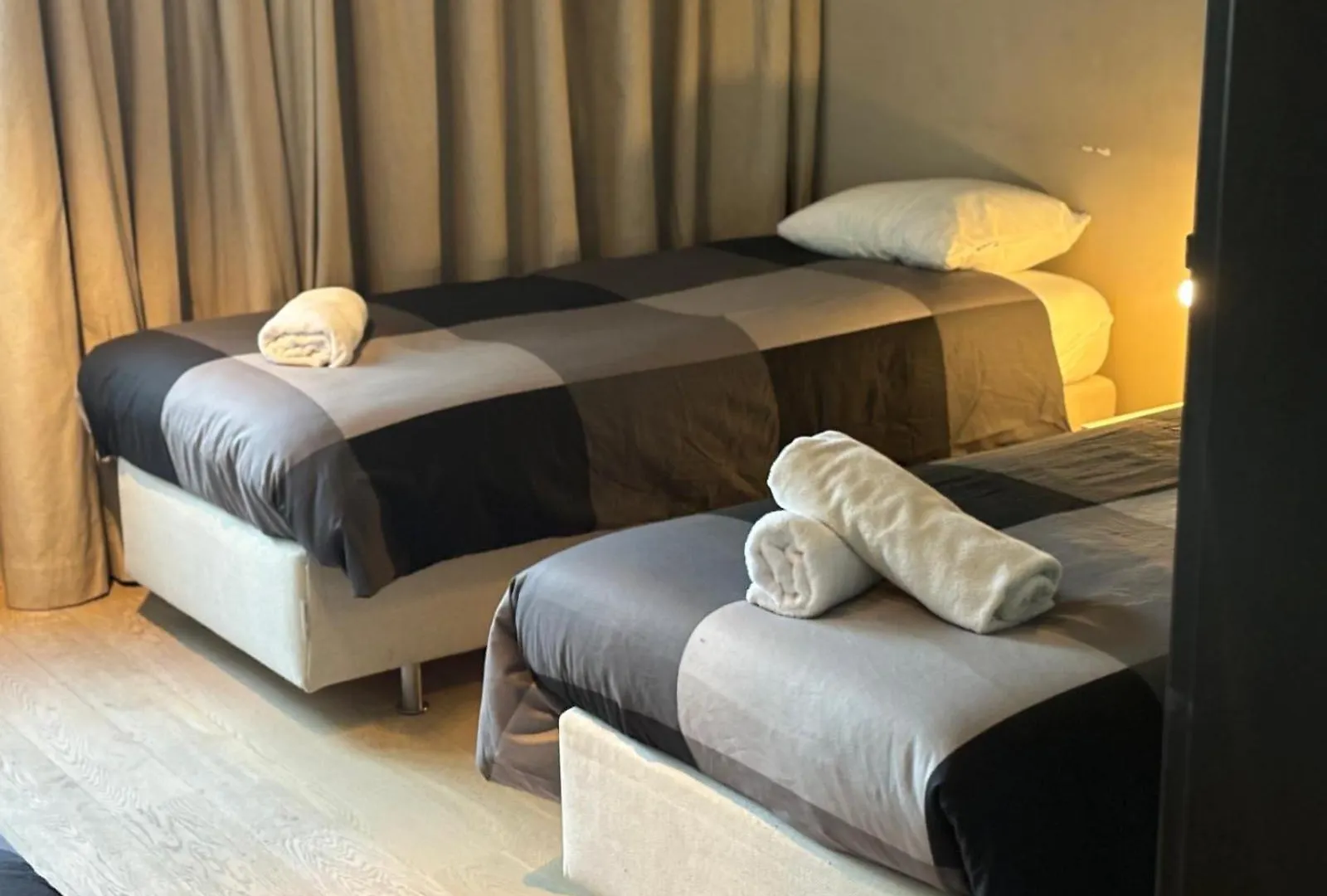 בריסל Luxurious Two Bedroom Apartment